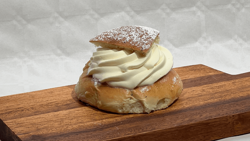 Semla från Brioche bageri i Alviks torg, Bromma