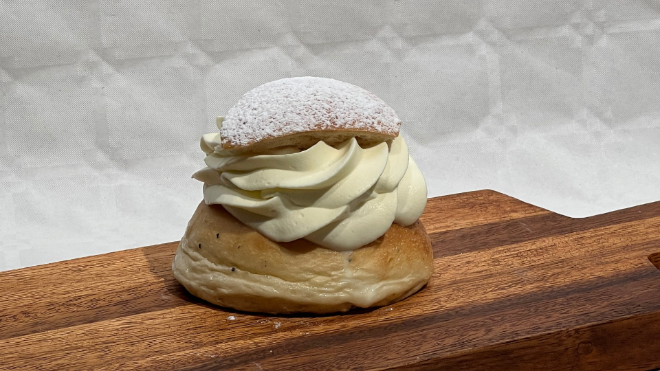 Lidingö Bröd Patisserie semla 2025 - Testkollen - Bäst i test och produktjämförelser Semla från Lidingö Bröd - Semmeltestet 2025 av Testkollen