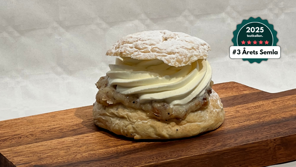 kosterheds semla 2025 1 - Testkollen - Bäst i test och produktjämförelser Stor semmelbulle från Kosterheds konditori i Solna.